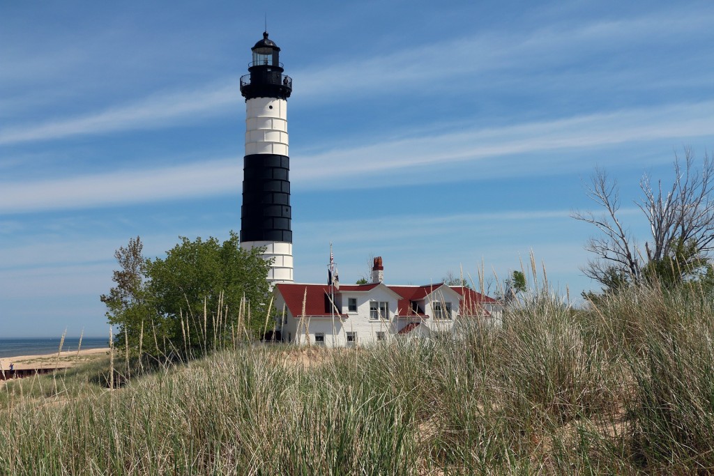lighthouse-375488_1920